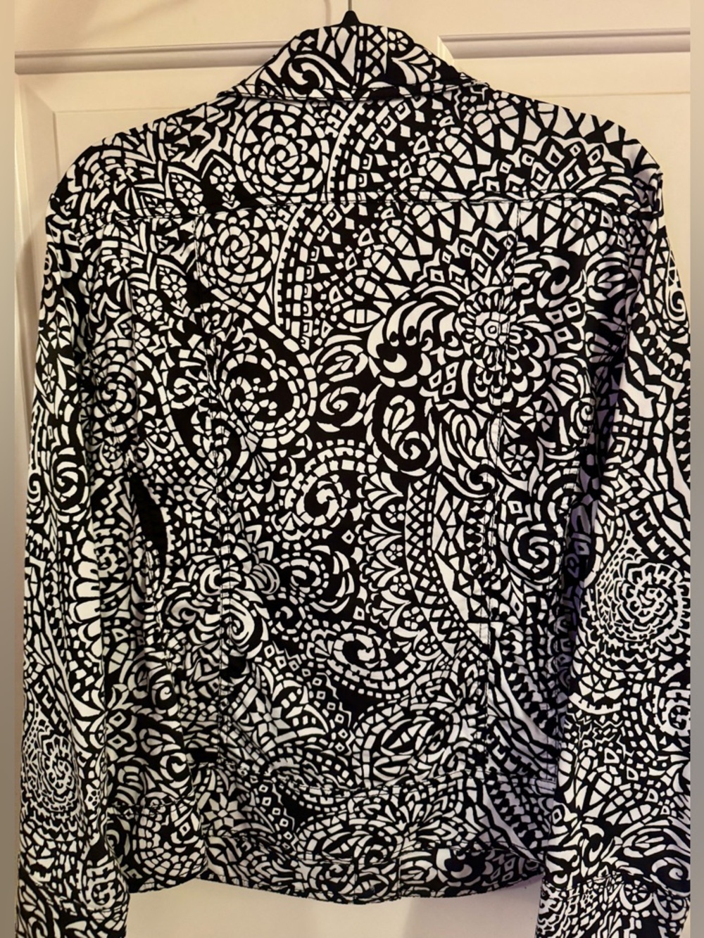 Chico's Black & White Graphic Swirl Button-Down Shirt Jacket - Picture 5 of 11
